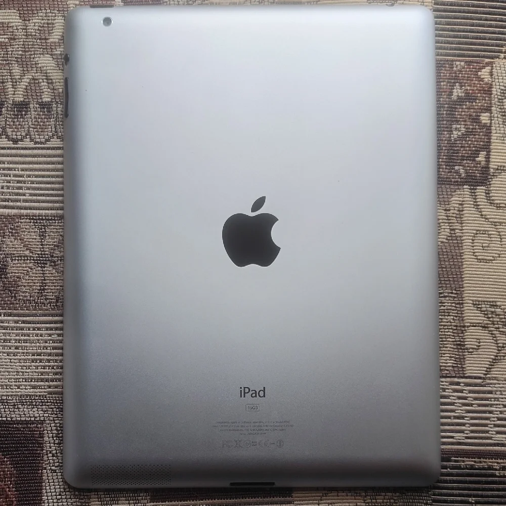 Apple iPad 16Gb Silver Tablet Sleek Design Minimalist Finish